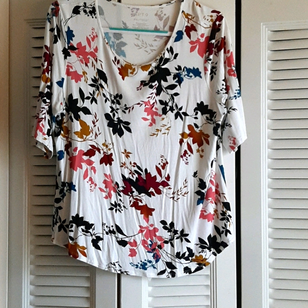 Women's soft short sleeve floral top